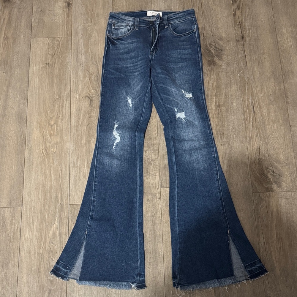 Stylish Distressed Flare Jeans in Blue